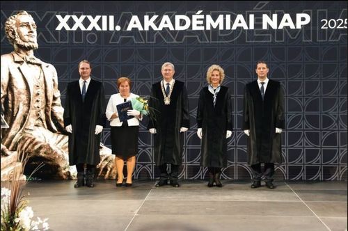 Pro Universitate díjat vehetett át Gede Eszter, a Győri Szakképzési Centrum kancellárja a győri egyetem Akadémiai Napján
